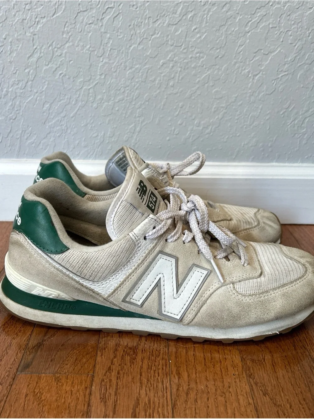 New Balance 574 Running Shoes Athletic Sneakers Men’s Size 9.5 Gray Green White